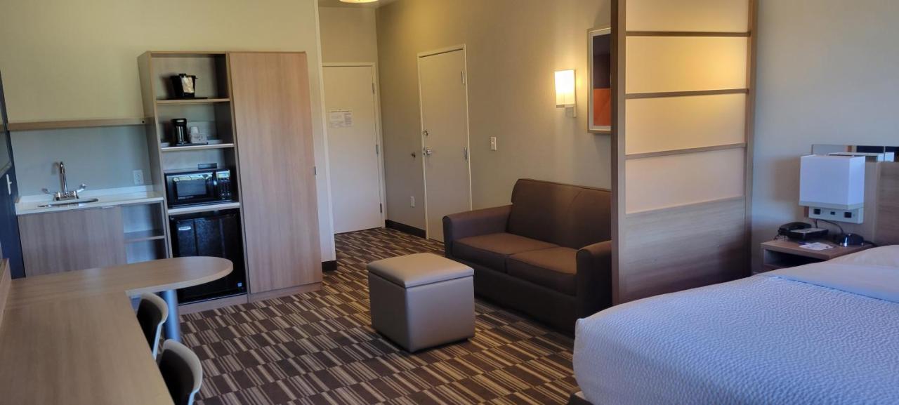 Microtel Inn & Suites By Wyndham Fountain Fort Carson Exterior foto
