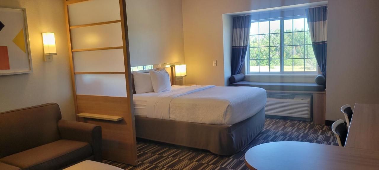 Microtel Inn & Suites By Wyndham Fountain Fort Carson Exterior foto
